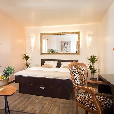 Apartment Shambala Sea View โรวีน ภายนอก รูปภาพ