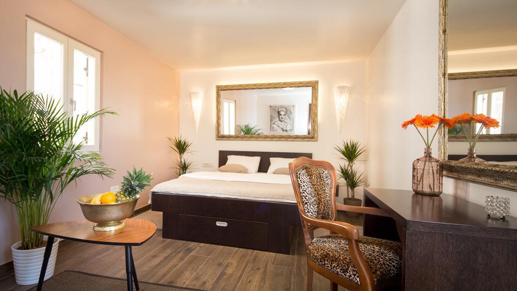 Apartment Shambala Sea View โรวีน ภายนอก รูปภาพ